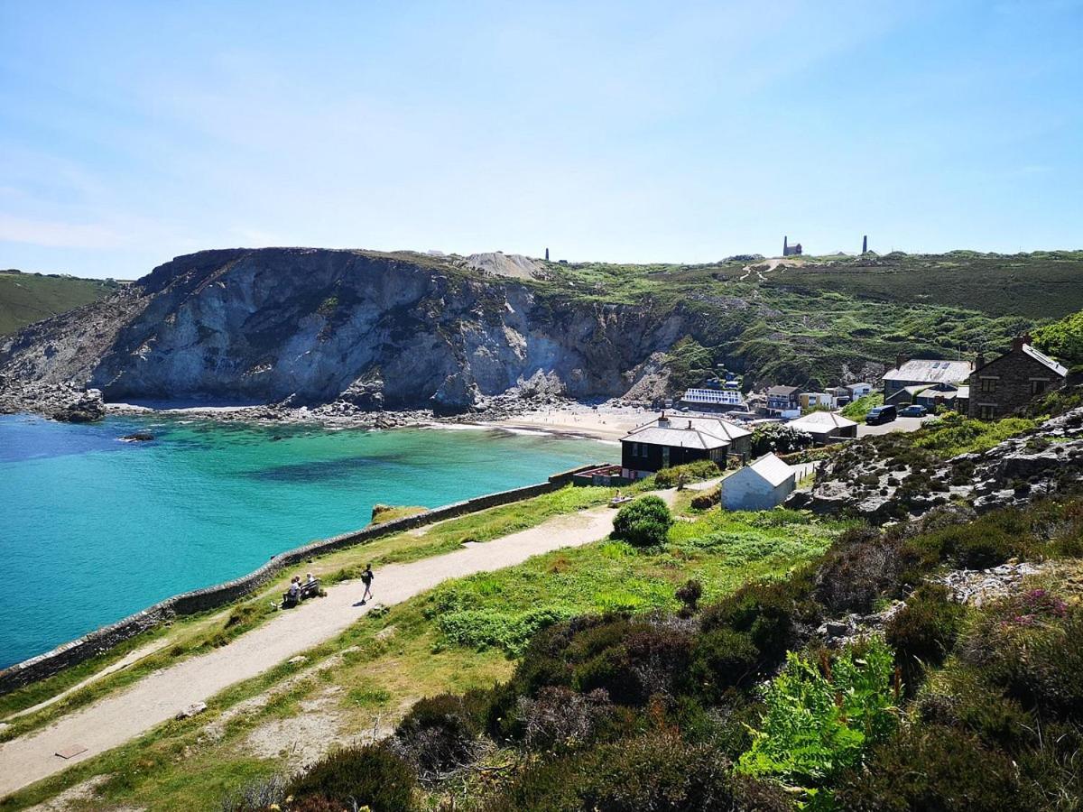 Howlyek, In St Agnes Village Exterior photo